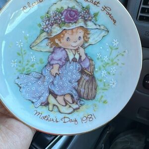 Mother's Day 1981 Decorative Plate